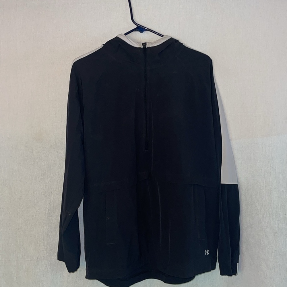 Under Armour Wind Breaker - Picture 2 of 3